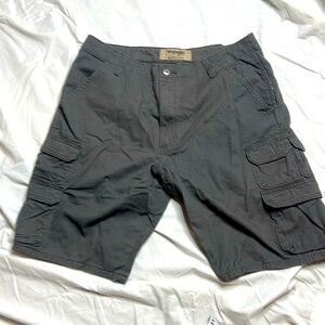 Wrangler gray cargo short sz 34